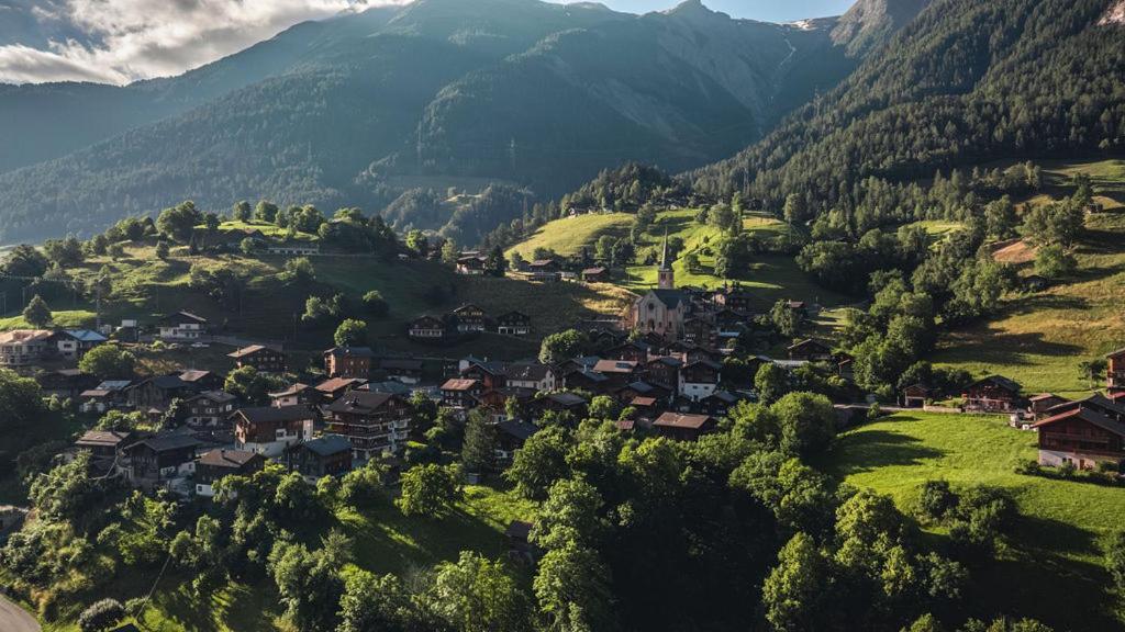 Poort A Poort Dorfhotel Grengiols Bagian luar foto